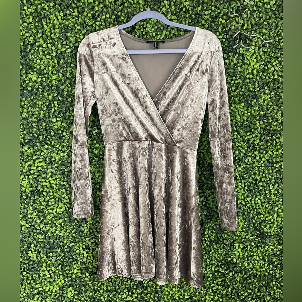 Chrome velvet long sleeve forever 21 minidress!
